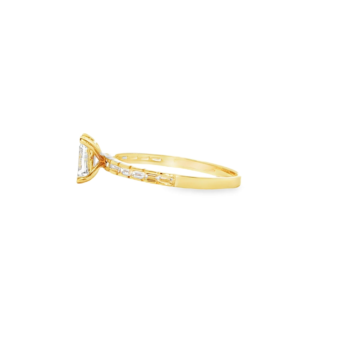 ANILLO SOLITARIO EN ORO 14K CON ZIRCONIA DE CRISTAL