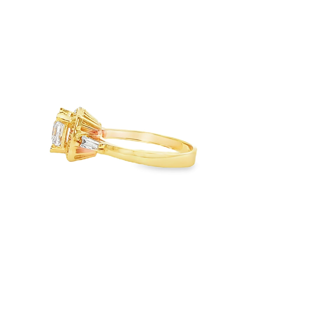 ANILLO SOLITARIO EN ORO AMARILLO 14K CON ZIRCONIA