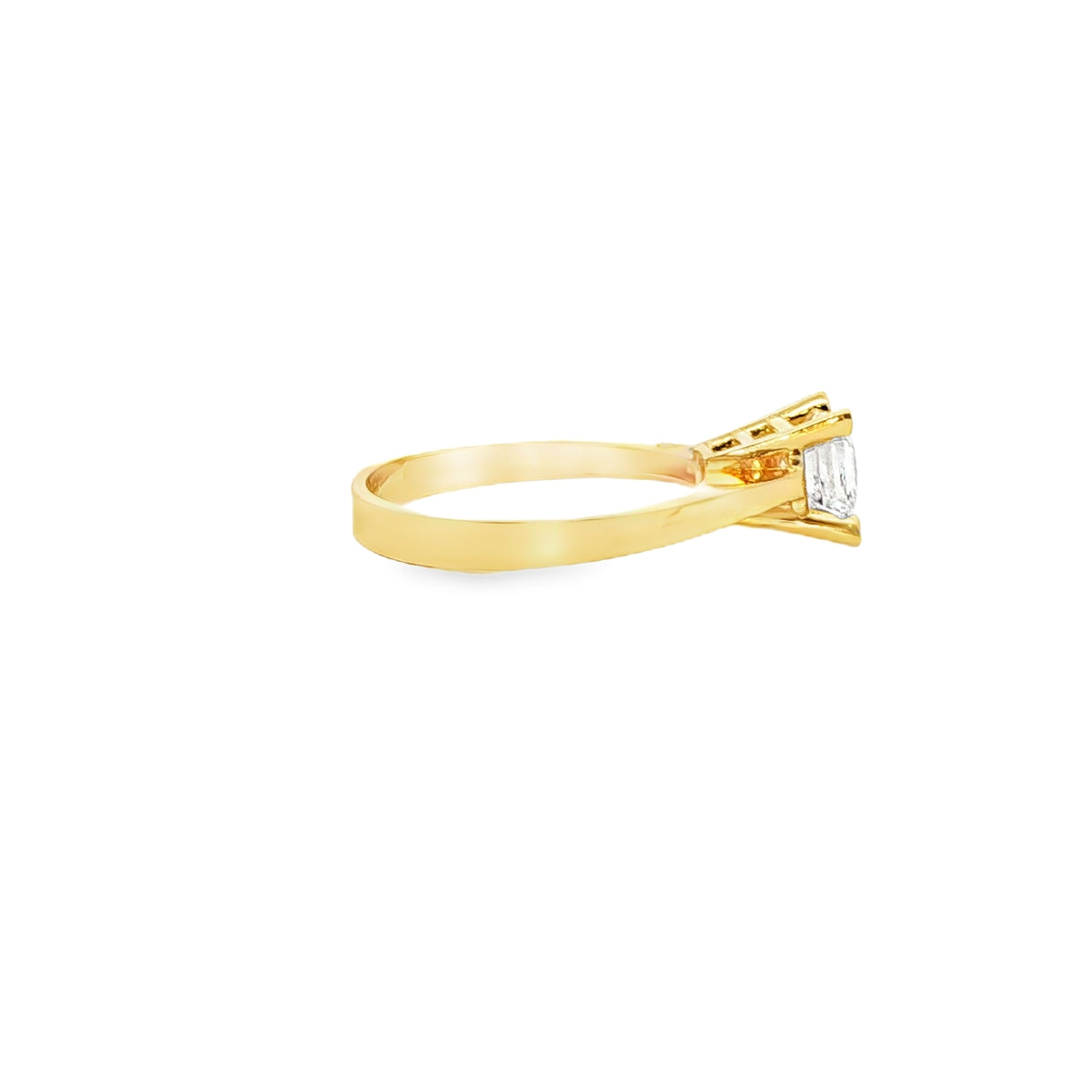 ANILLO SOLITARIO EN ORO AMARILLO 14K CON ZIRCONIA