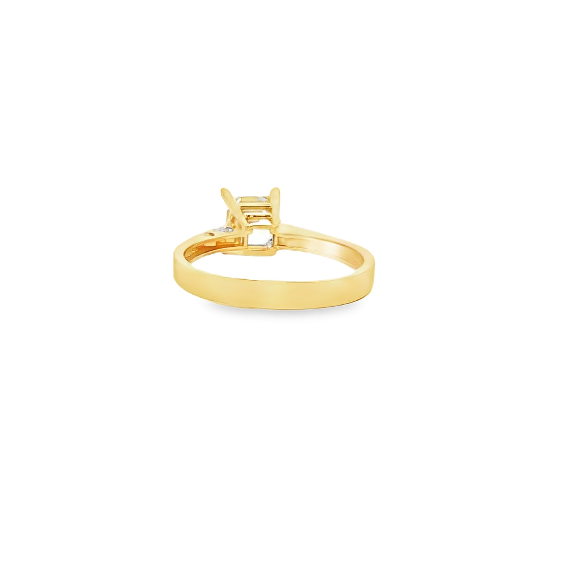 ANILLO SOLITARIO EN ORO AMARILLO 14K CON ZIRCONIA