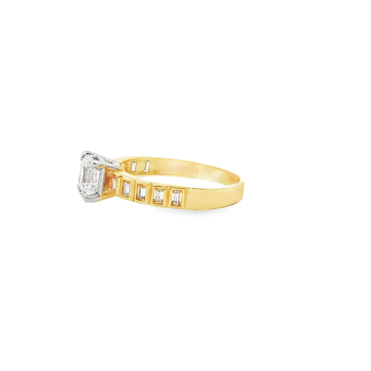 ANILLO EN ORO AMARILLO 14K CON ZIRCONIA