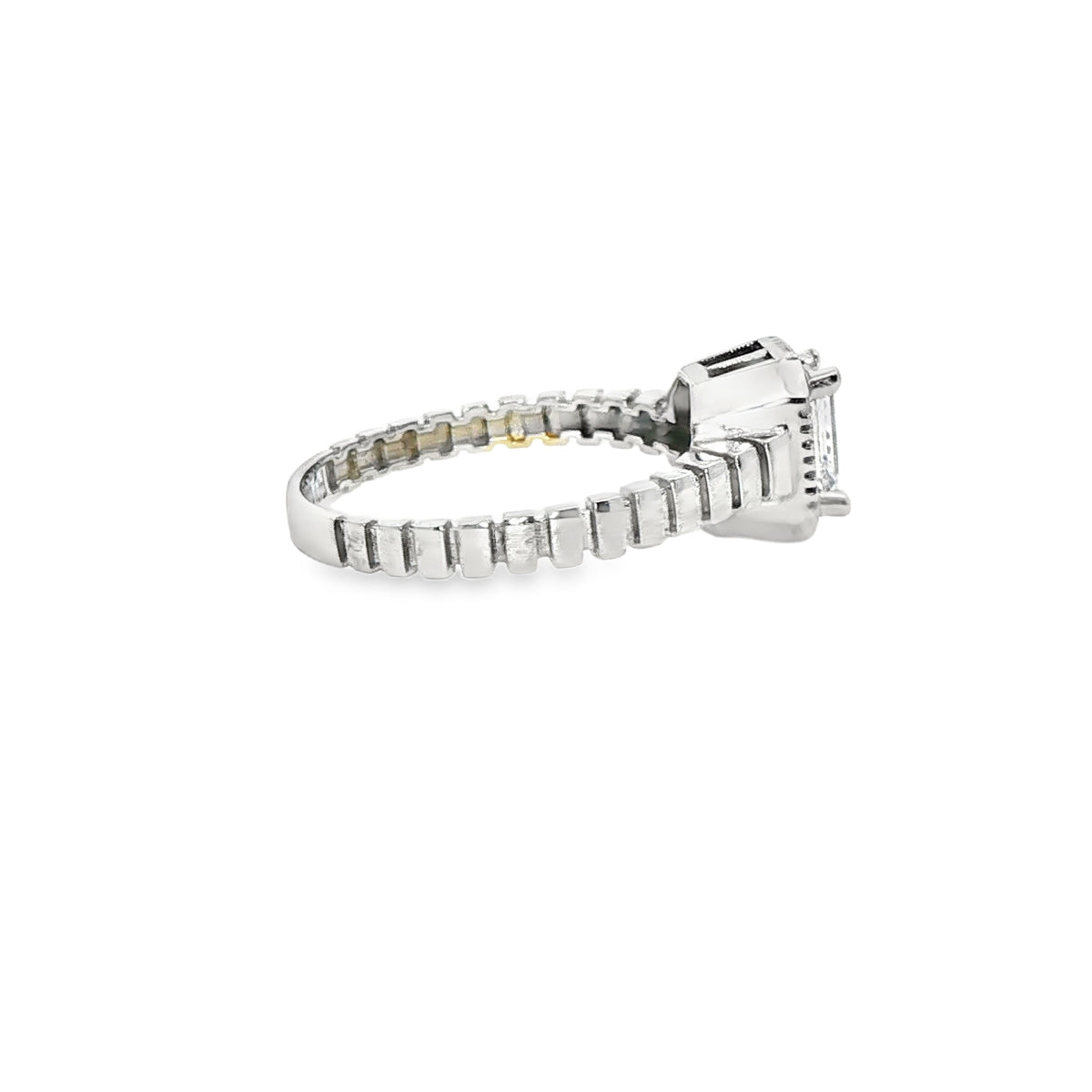 ANILLO EN ORO BLANCO 14K CON ZIRCONIA DE CRISTAL CENTRAL