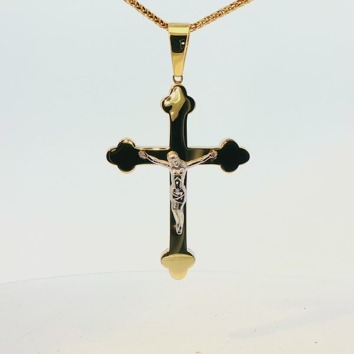 DIJE DE CRUZ EN ORO DE 14K CON FIGURA EN ORO BLANCO