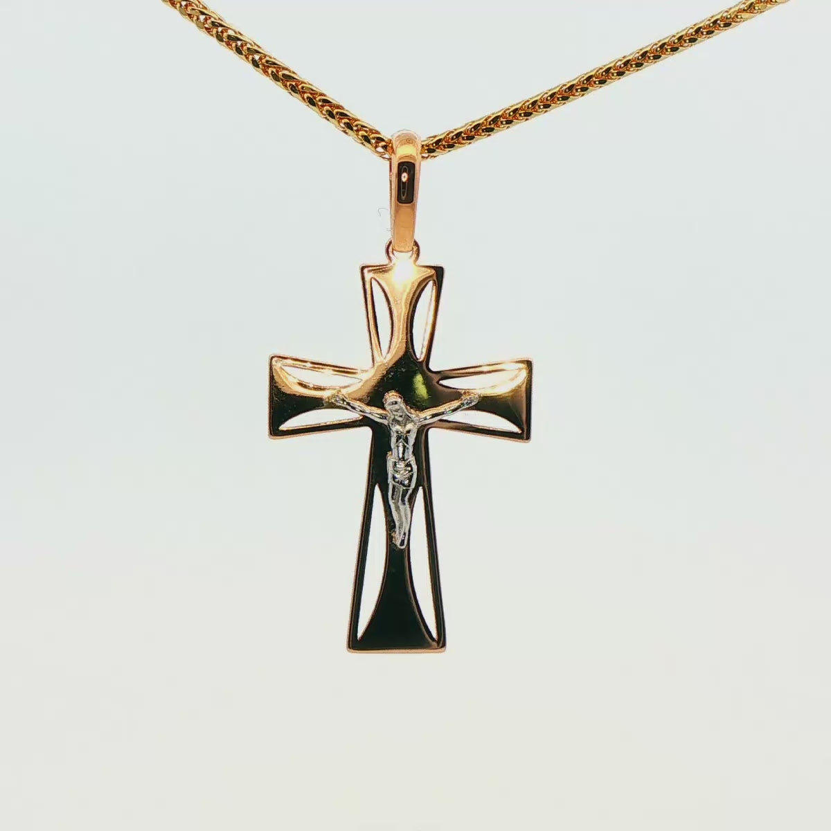 DIJE DE CRUZ EN ORO DE 14K TRES COLORES DISPONIBLES.