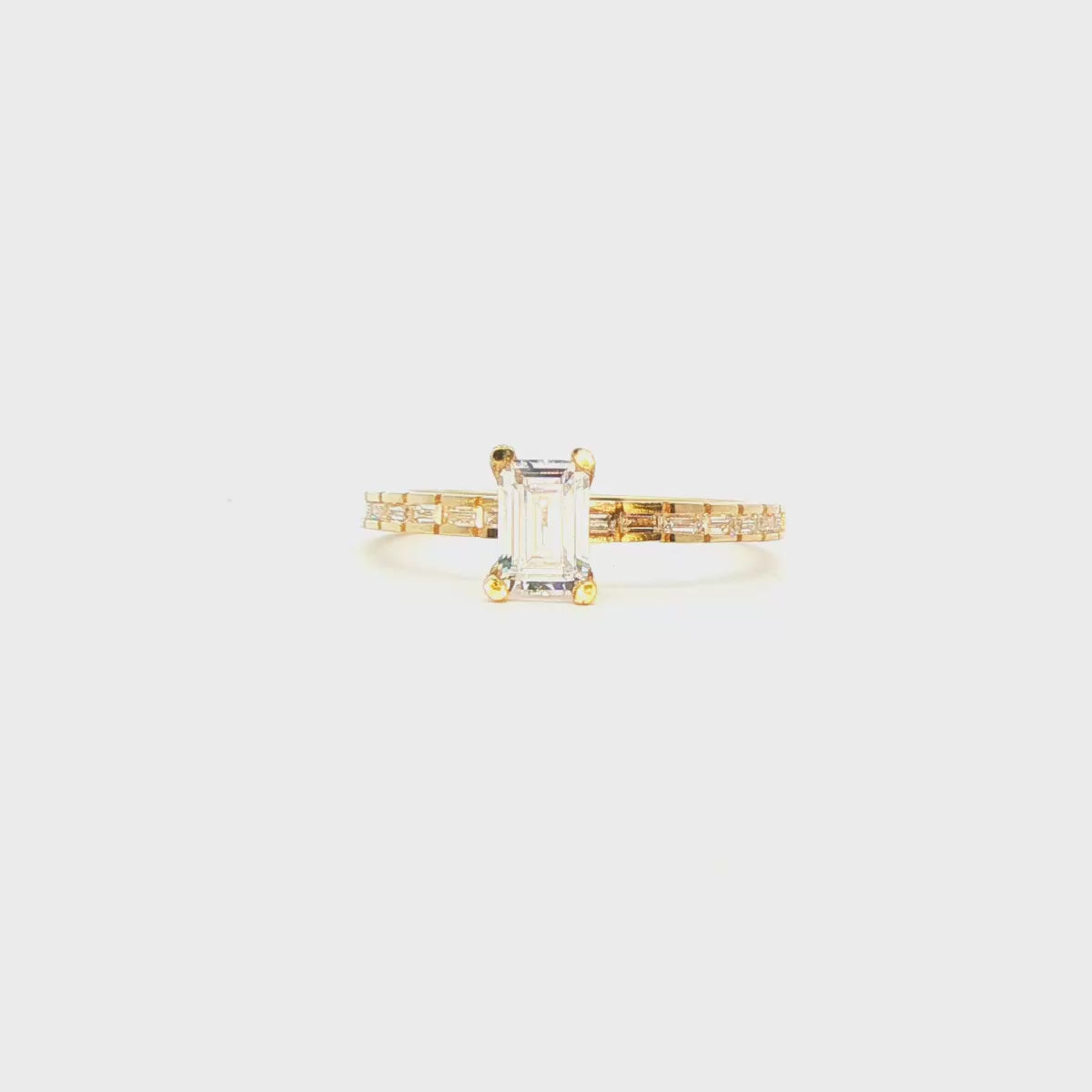ANILLO SOLITARIO EN ORO 14K CON ZIRCONIA DE CRISTAL